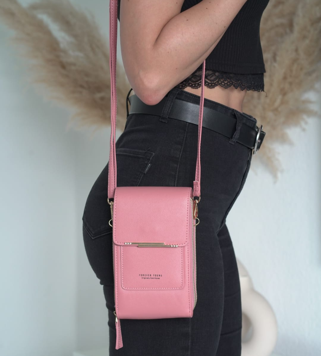 The Max | Leather Crossbody Bag with Touchscreen 